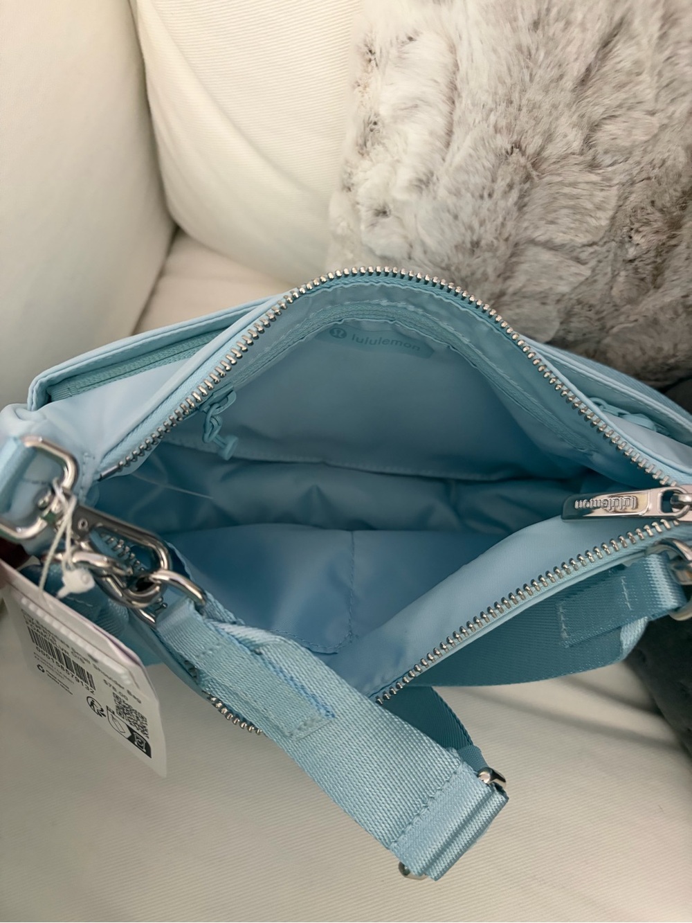 lululemon athletica City Essentials Small Shoulder Bag 3L - Picture 4 of 5